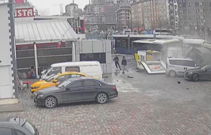 Tram and IETT collided: Horrible accident on camera